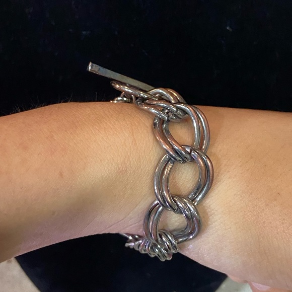 Chunky Curve Link Toggle Bracelet - Picture 5 of 7